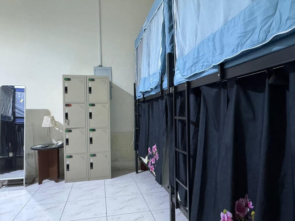 Bedspace for Budget Backpacker - No Parking Hostel in Abu Dhabi