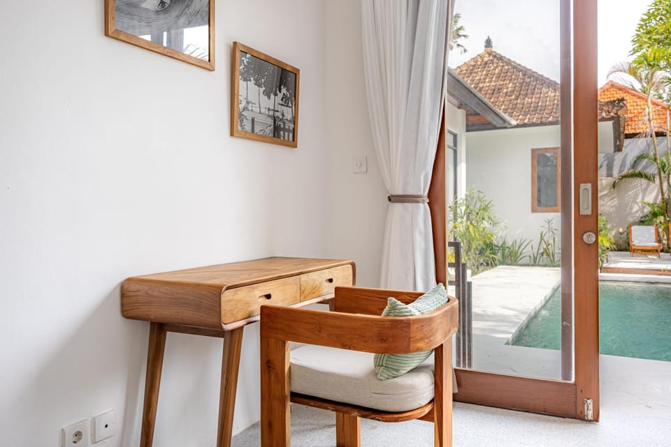 Seating area, Area and facilities, room service