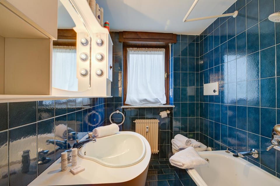 Bathroom, Bath
