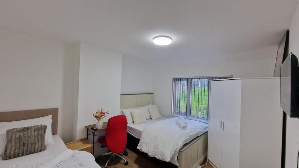Nice Living Serviced Accommodations Birmingham 2 House in Birmingham