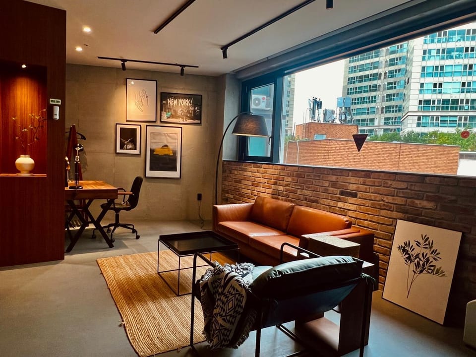 Living room, Seating area