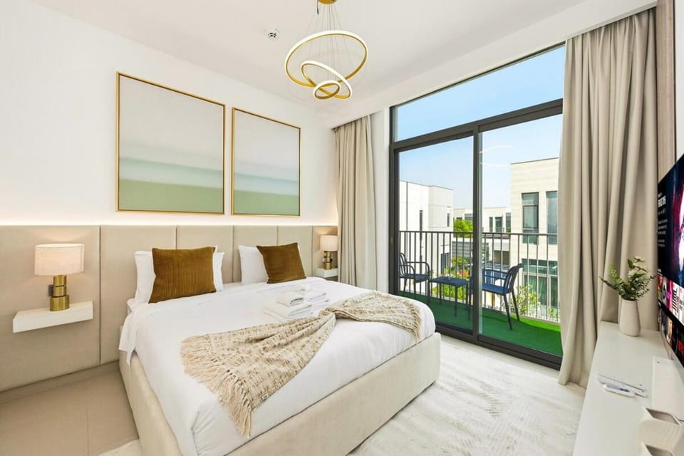 Golden Stays - Elegant 4BR I Santorini-Style I Sunsets & Comfort Apartment in Dubai