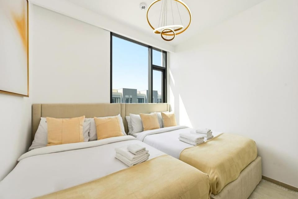 Golden Stays - Elegant 4BR I Santorini-Style I Sunsets & Comfort Apartment in Dubai