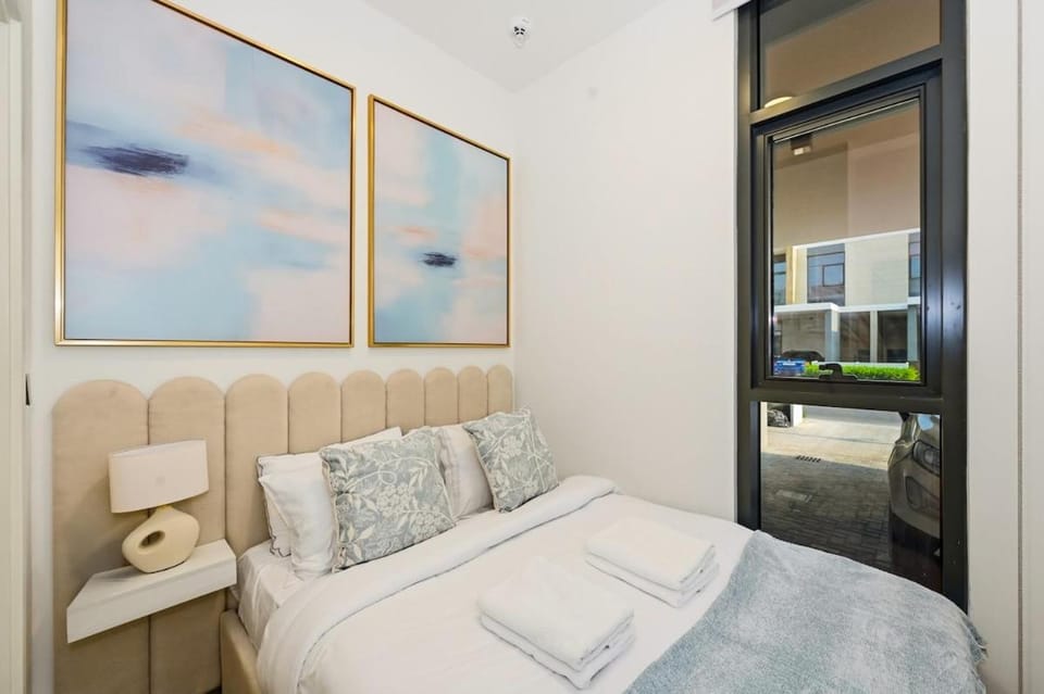 Golden Stays - Stylish 4BR Villa I Garden, Pool & Parking I Global Village Apartment in Dubai