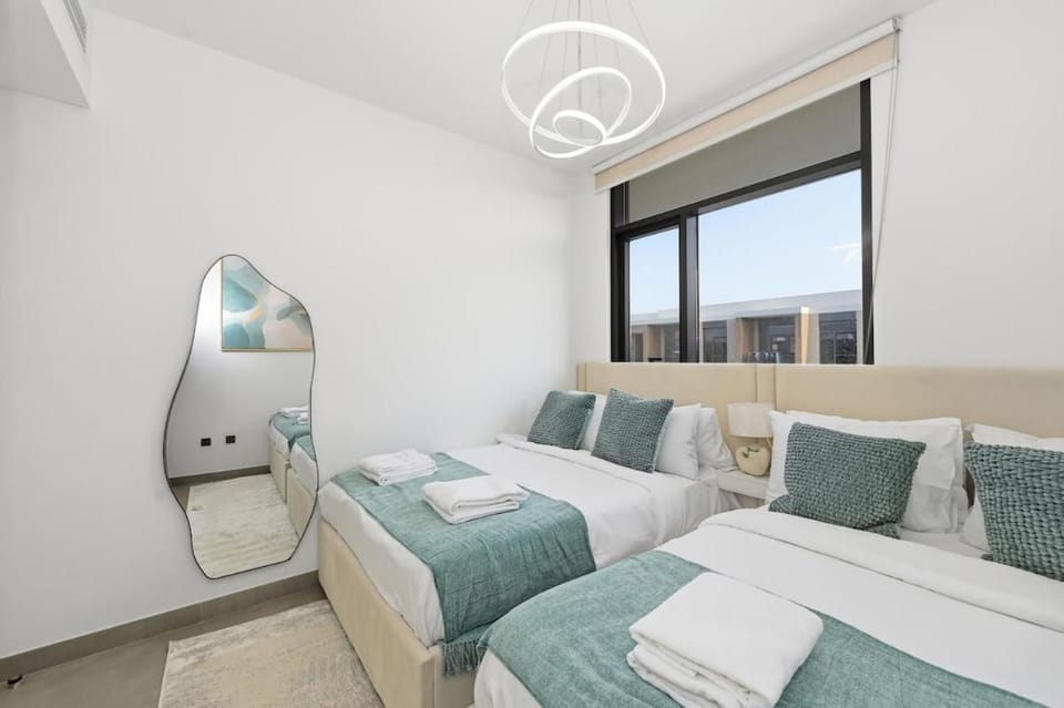 Golden Stays - Stylish 4BR Villa I Garden, Pool & Parking I Global Village Apartment in Dubai