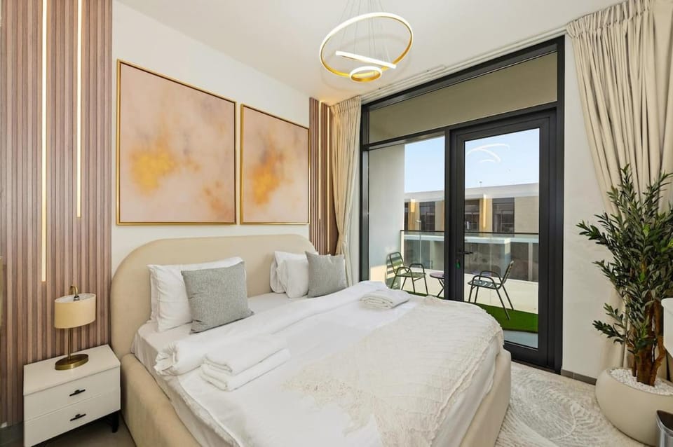 Golden Stays - Stylish 4BR Villa I Garden, Pool & Parking I Global Village Apartment in Dubai