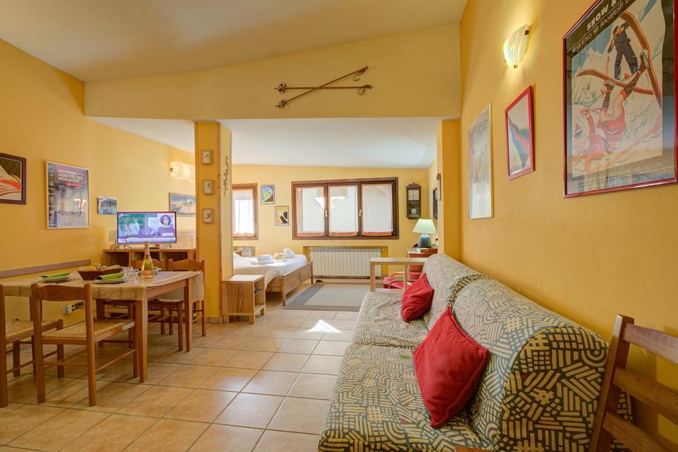 Living room, Dining area