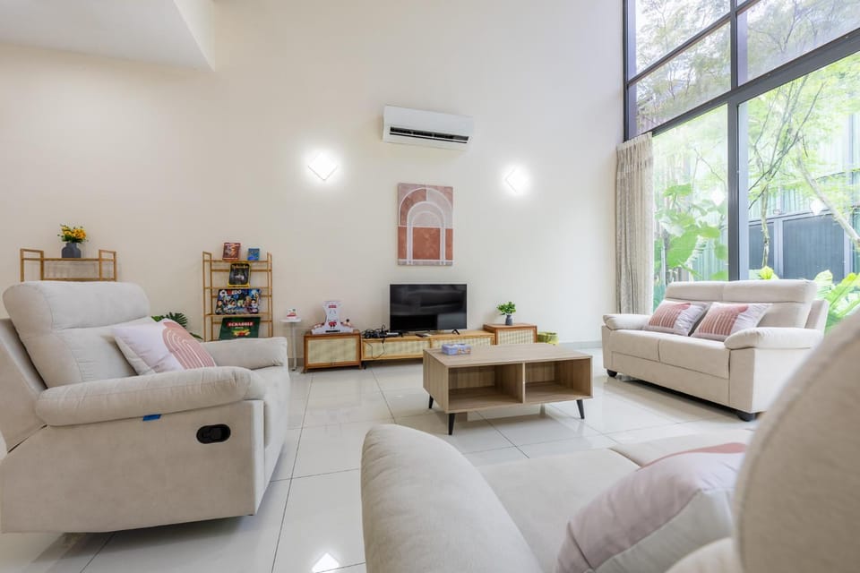 TV and multimedia, Living room, Seating area, air conditioner