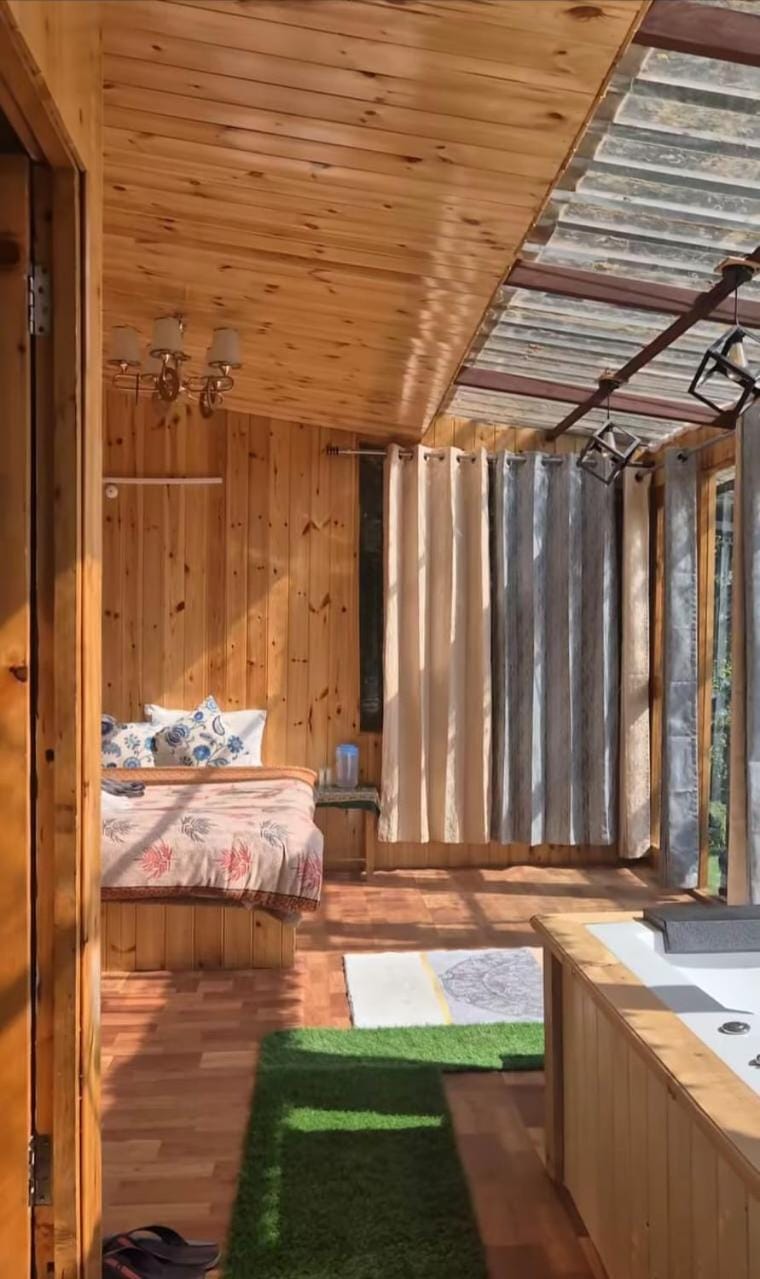 Skyview Jacuzzi Treehouse Power Backup Tandi Small trek to Property Chalet in Himachal Pradesh