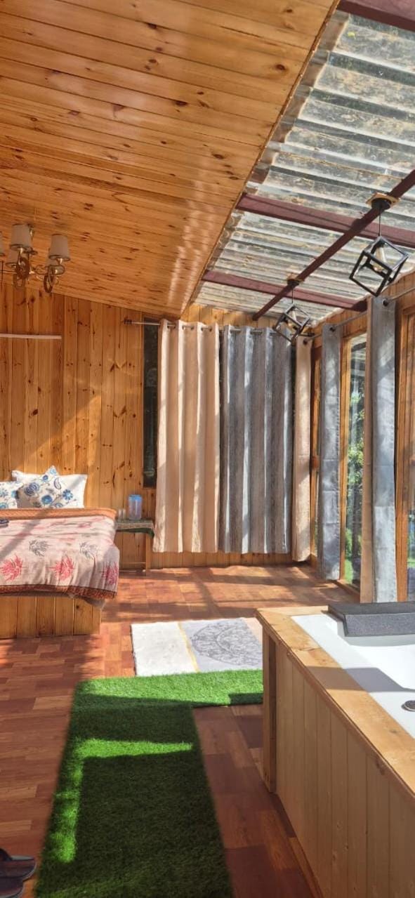 Skyview Jacuzzi Treehouse Power Backup Tandi Small trek to Property Chalet in Himachal Pradesh