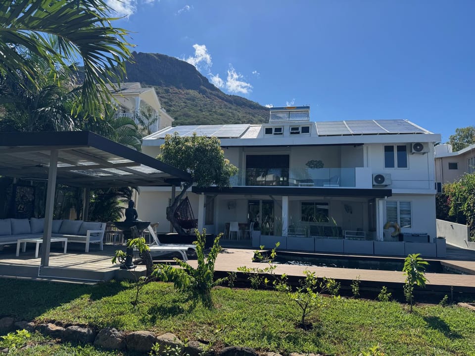 Property building, Garden, Garden view, Mountain view