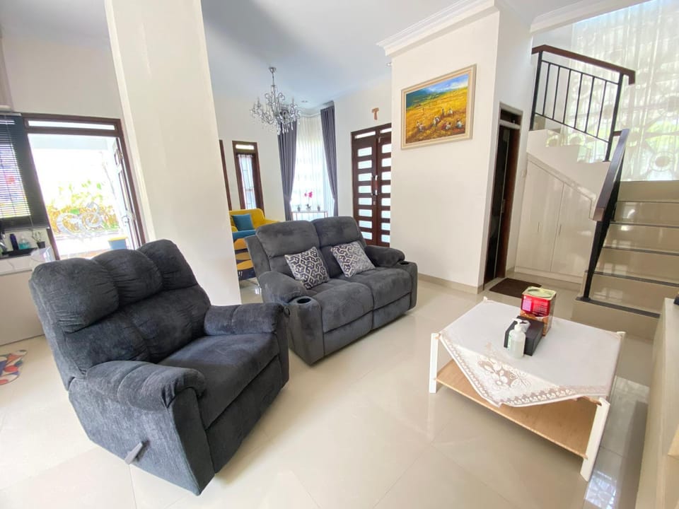 Communal lounge/ TV room