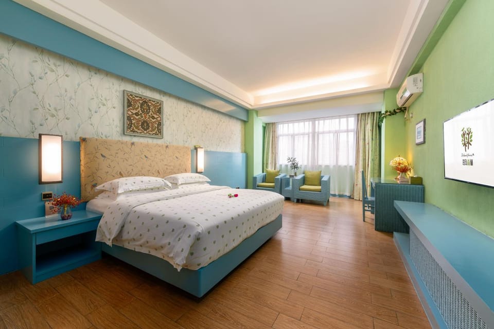 Bed, Photo of the whole room, Bedroom