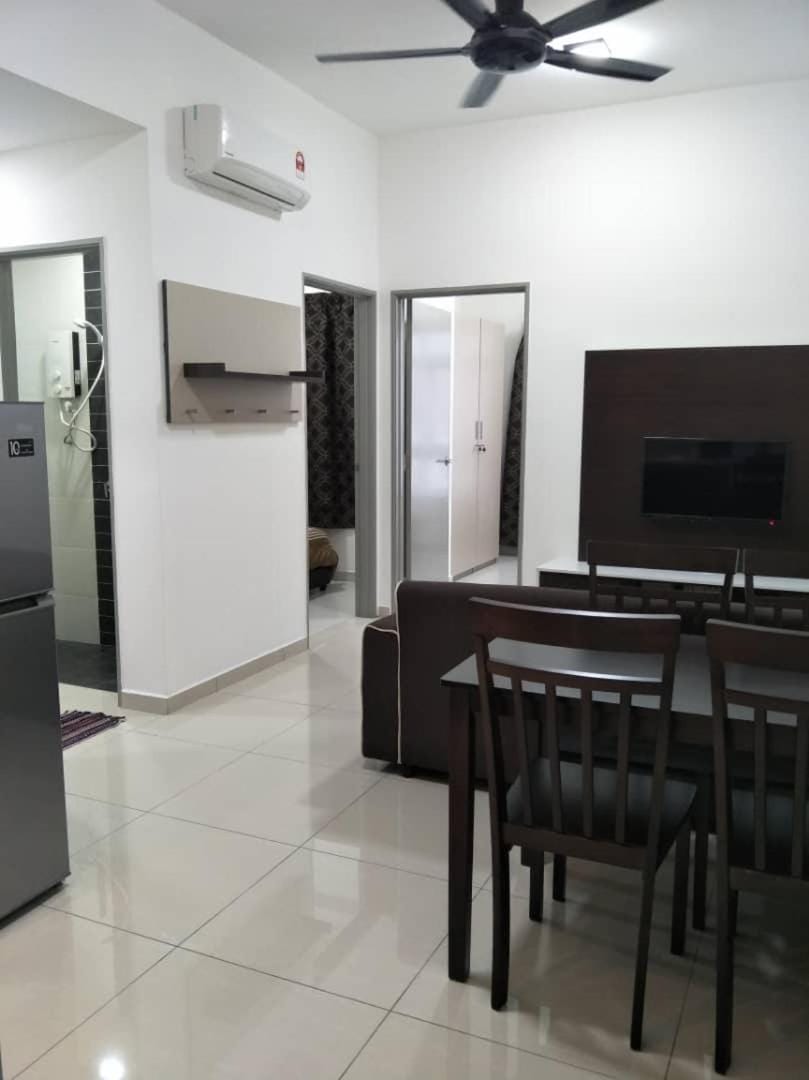 Pleasant Stay at Mesahill - 1 Queen 1 Single Bed by Tareq Apartment in Negeri Sembilan, Malaysia