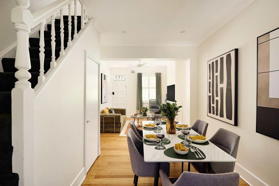 Food and drinks, Dining area, Food