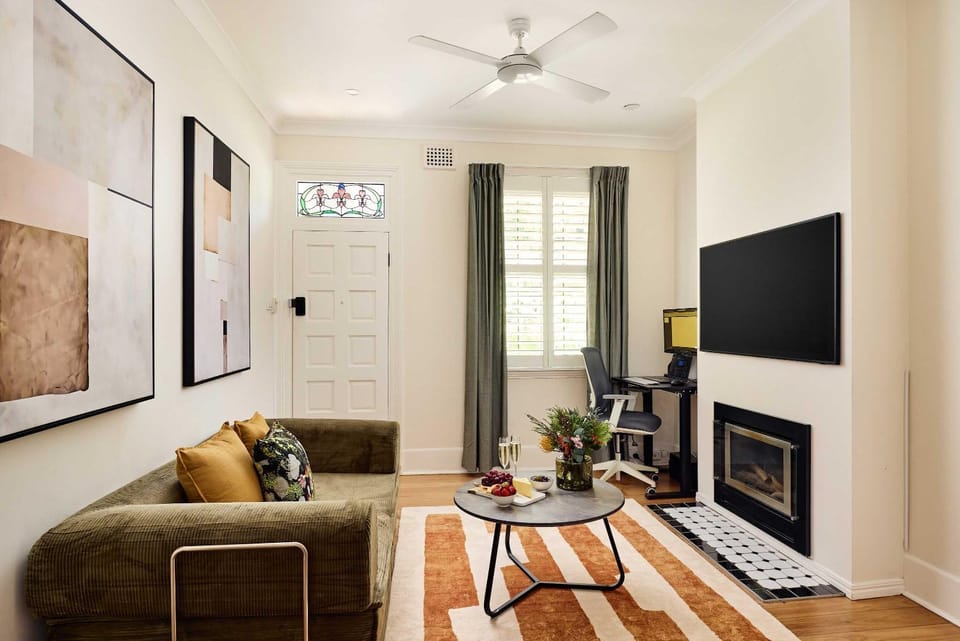Communal lounge/ TV room, TV and multimedia, Living room, Evening entertainment, fireplace