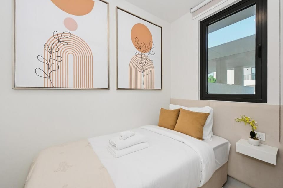 Golden Stays - Modern Luxe 4BR Oasis I Peaceful Views Apartment in Dubai
