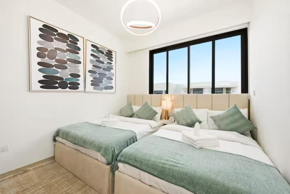 Golden Stays - Modern Luxe 4BR Oasis I Peaceful Views Apartment in Dubai