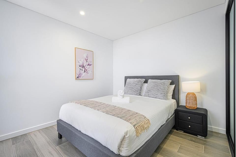 Liverpool Brand new 2 Bedroom APT View & Parking Apartment in Sydney