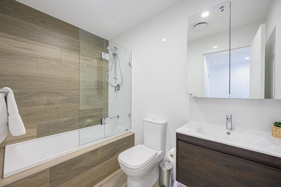 Liverpool Brand new 2 Bedroom APT View & Parking Apartment in Sydney