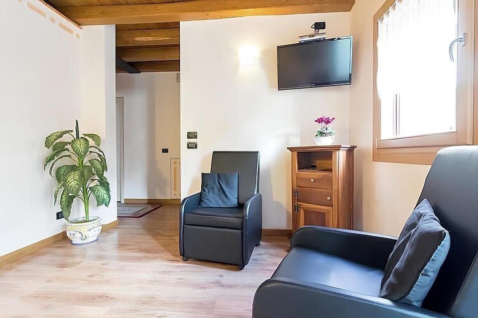 TV and multimedia, Seating area