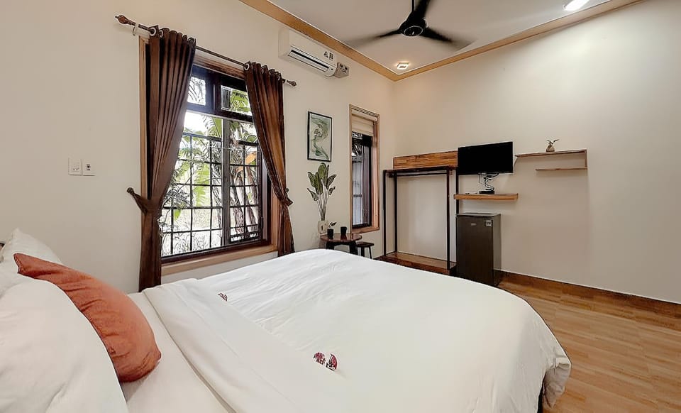 Toilet, Bed, TV and multimedia, Bedroom, Drinks, towels, dryer