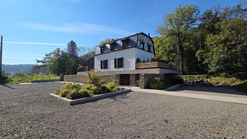 Maison au bord de la rivière - 18 lits - jacuzzi - piscine House in Belgium