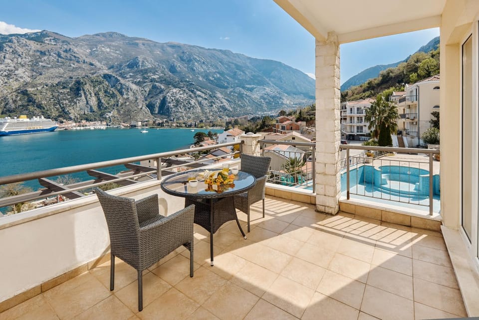 Kotor Vista Seaview 2 apartment by MN Property Apartment in Muo