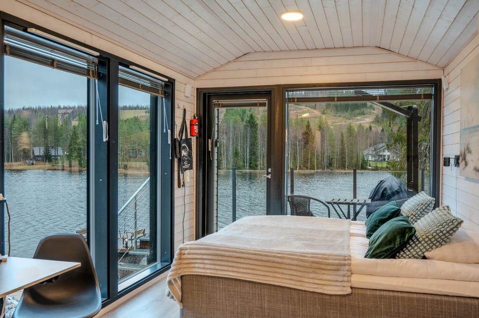 Bed, Neighbourhood, Lake view