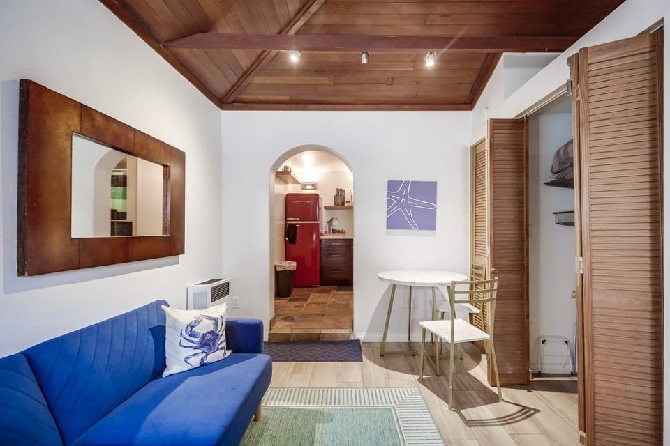 Coastal SD Retreat Studio Pets Close to Ocean Apartment in Ocean Beach