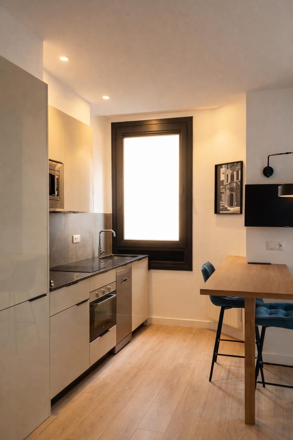 Kitchen or kitchenette, Dining area, oven, pet friendly