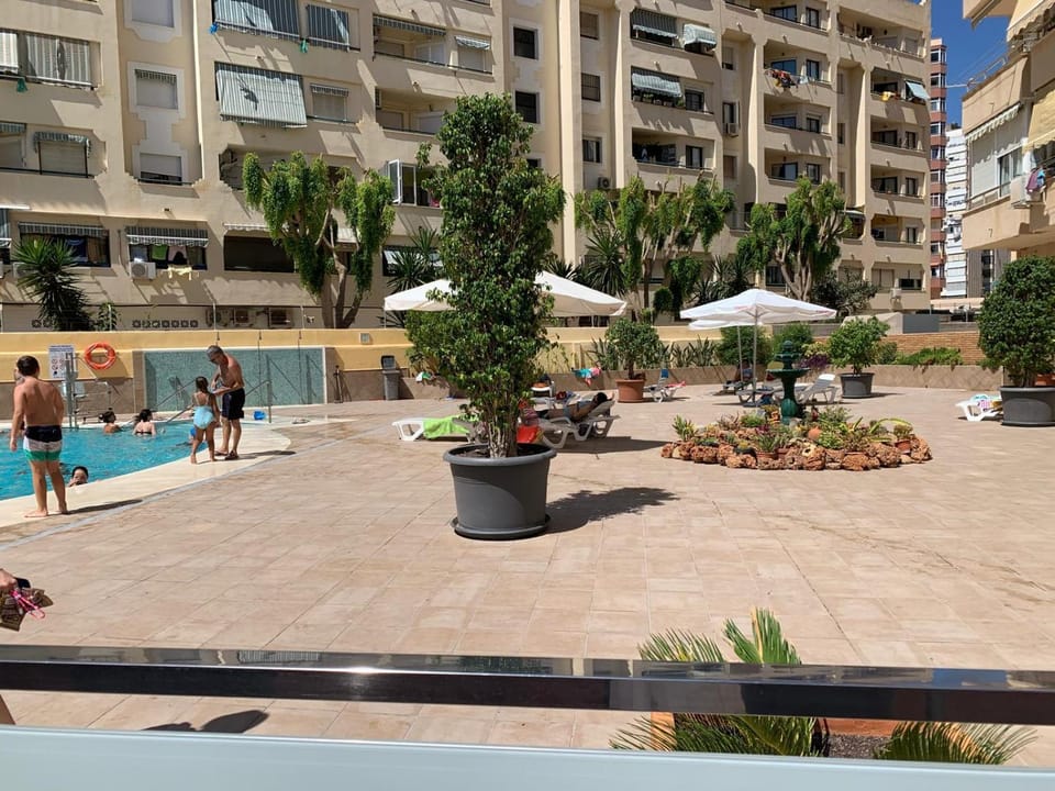 Property building, Day, Swimming pool