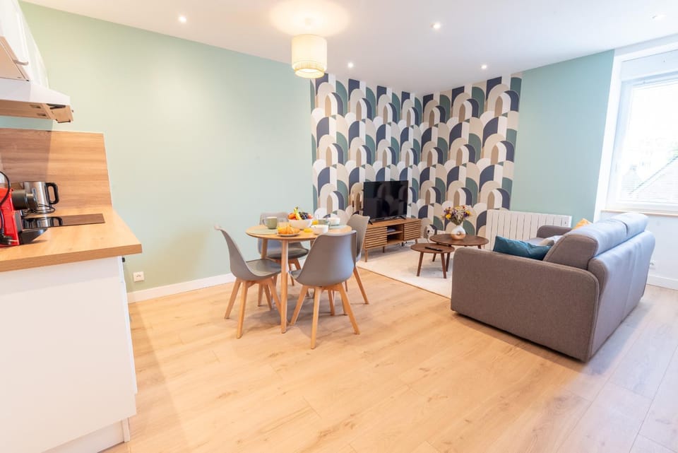 TV and multimedia, Coffee/tea facilities, Kitchen or kitchenette, Living room, Seating area, Dining area, heating, internet, microwave, oven, stove