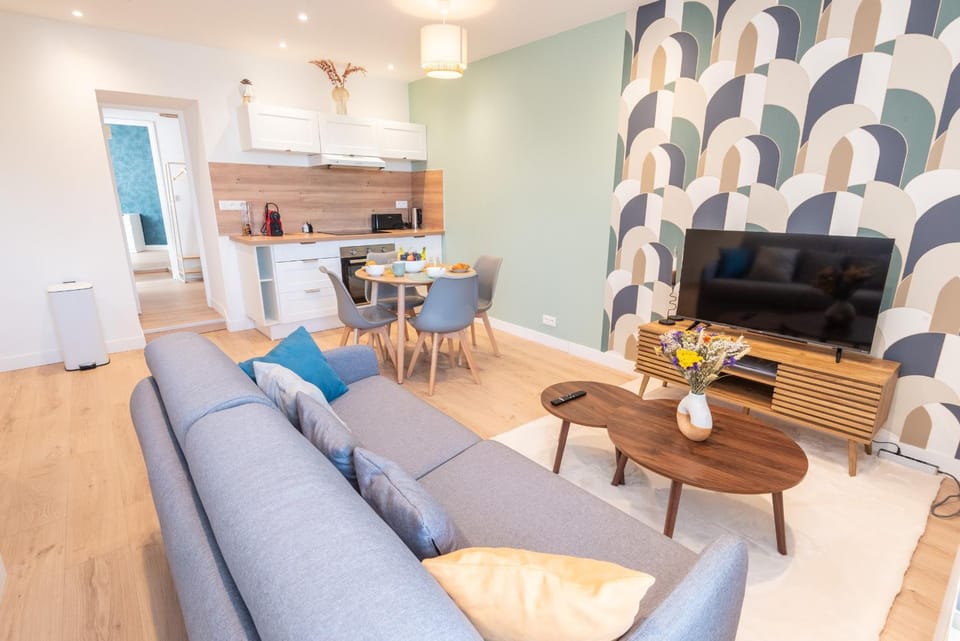 TV and multimedia, Coffee/tea facilities, Kitchen or kitchenette, Living room, Seating area, Dining area, heating, internet, microwave, oven, stove