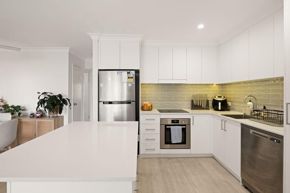 Palmway Burleigh Stay - Hosted by Burleigh Letting Co Apartment in Burleigh Heads