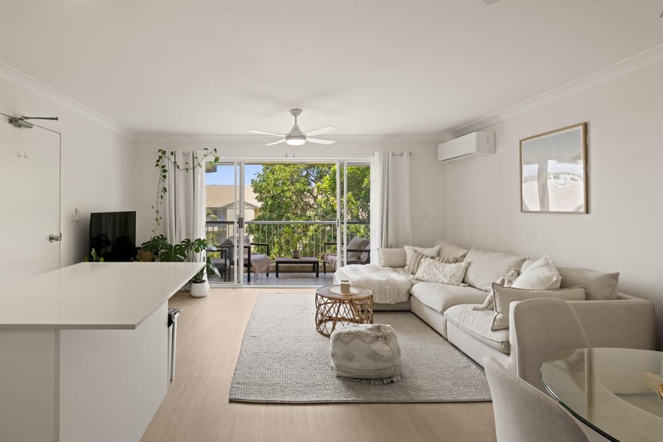 Palmway Burleigh Stay - Hosted by Burleigh Letting Co Apartment in Burleigh Heads