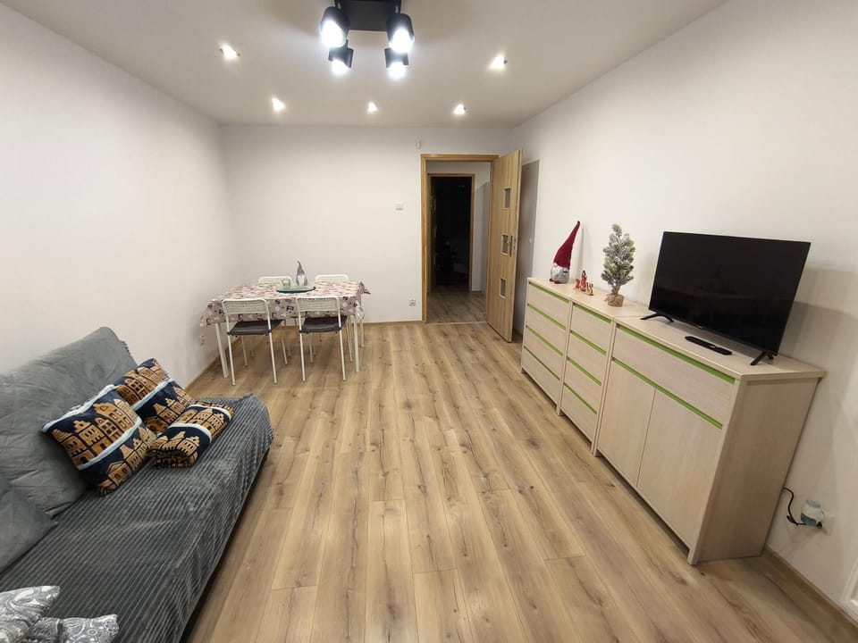 Communal lounge/ TV room, TV and multimedia, Living room, Seating area, Dining area, Evening entertainment