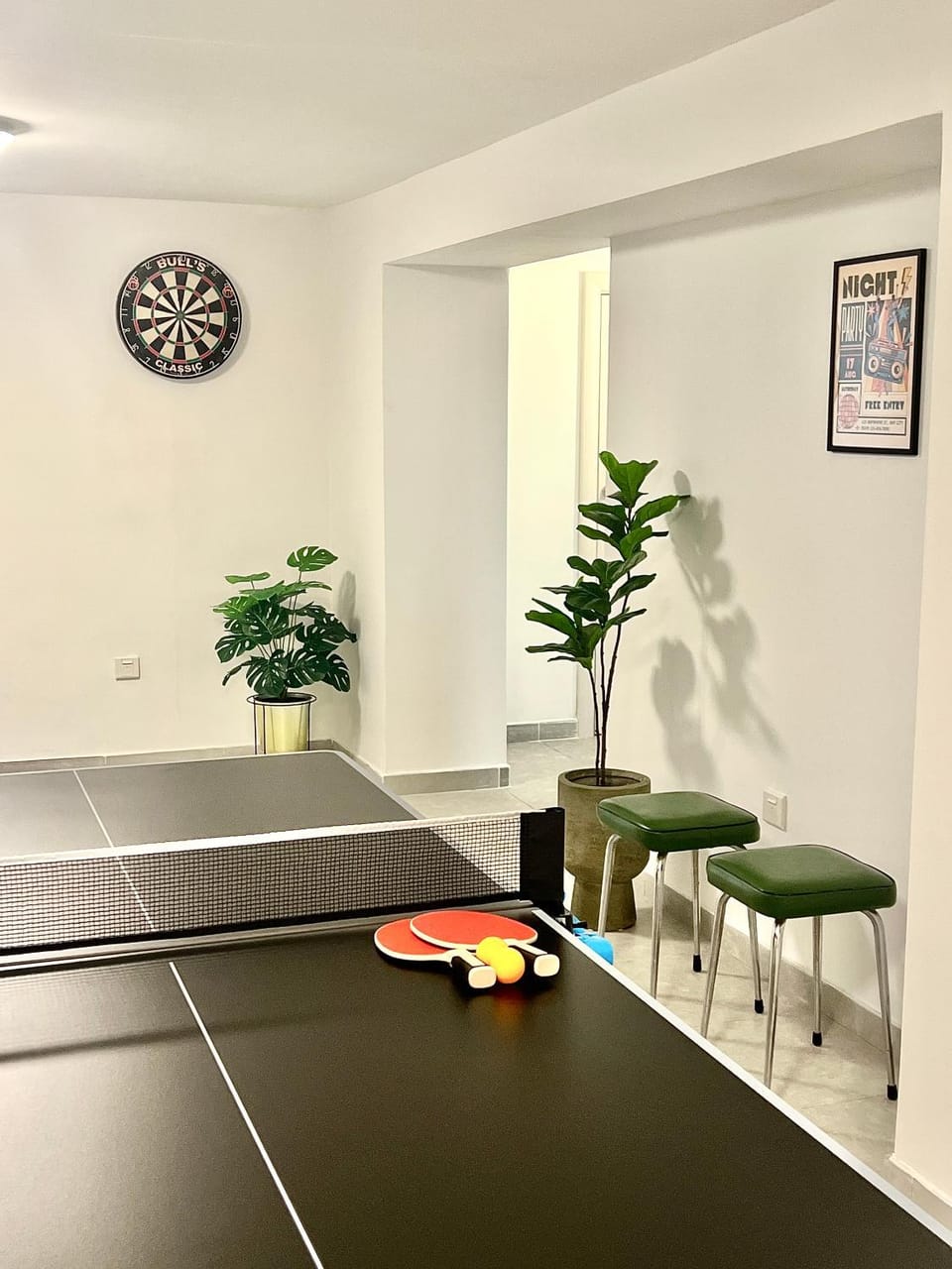 Darts, Game Room, Table tennis