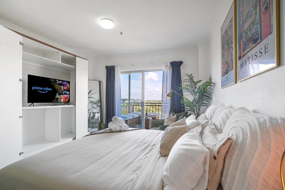 Communal lounge/ TV room, Bed, TV and multimedia, Bedroom