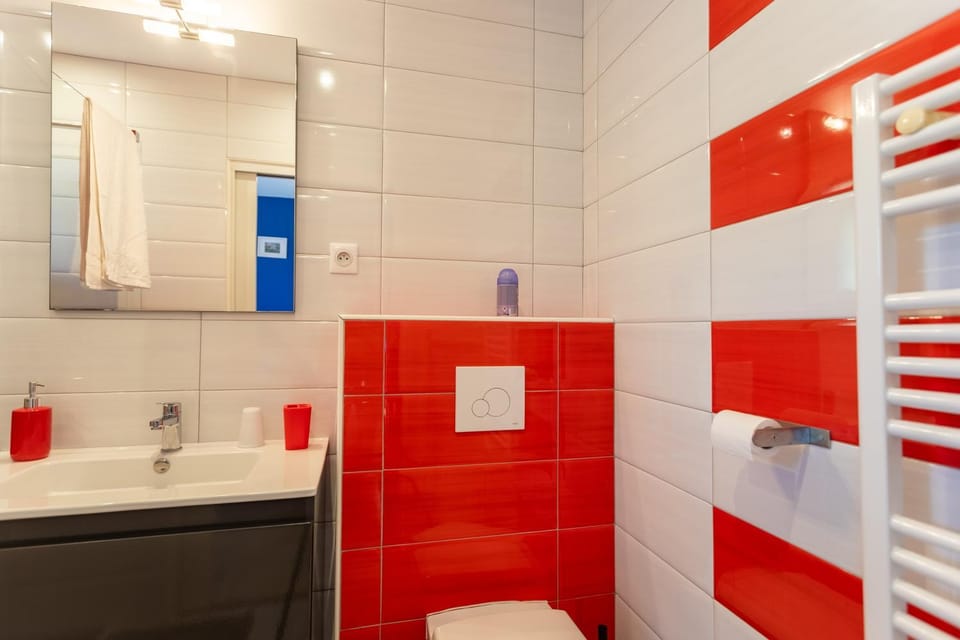Bathroom, Living room