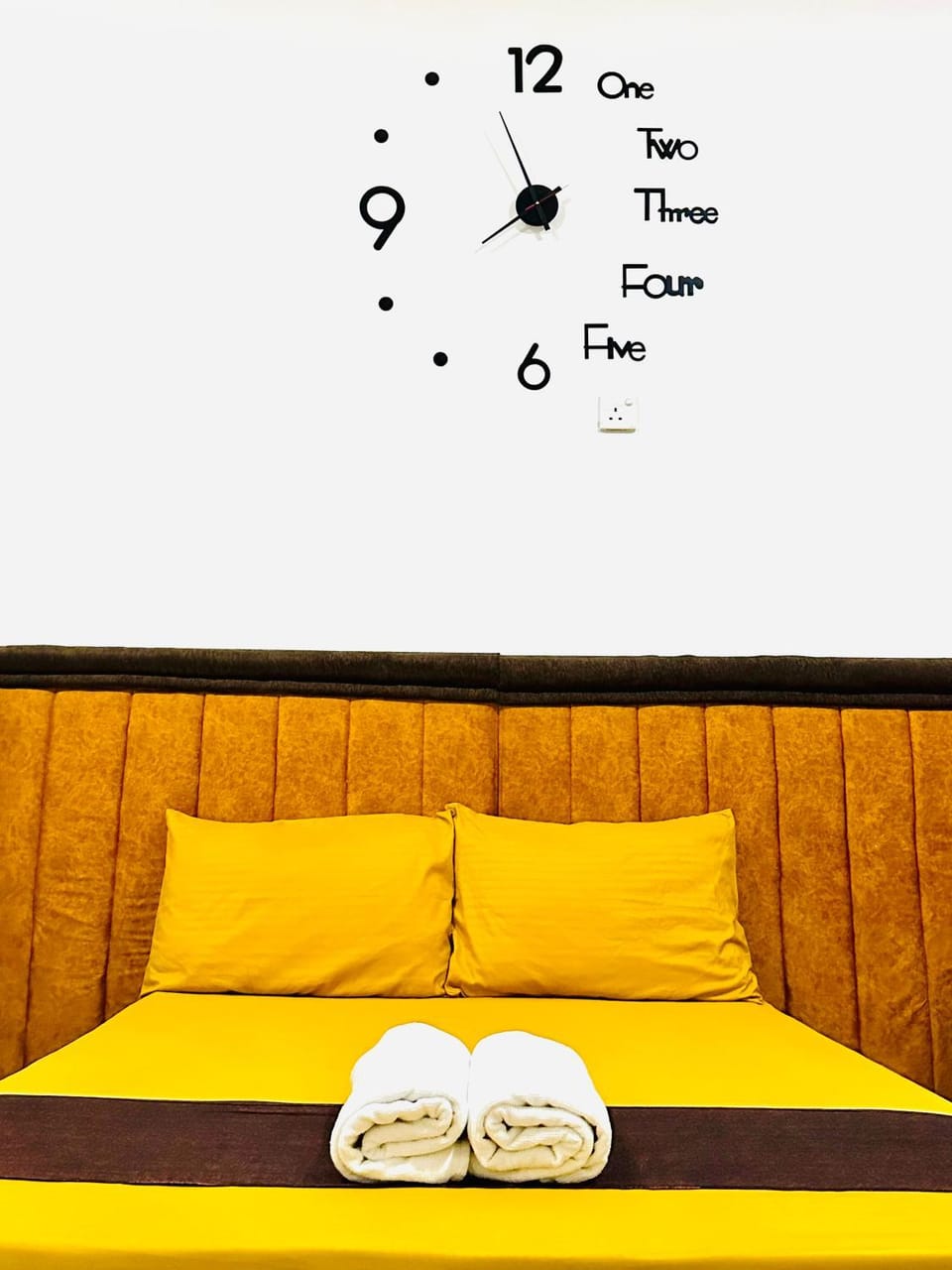 Bed, Photo of the whole room, Decorative detail, towels
