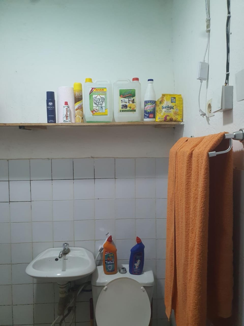 Bathroom, towels