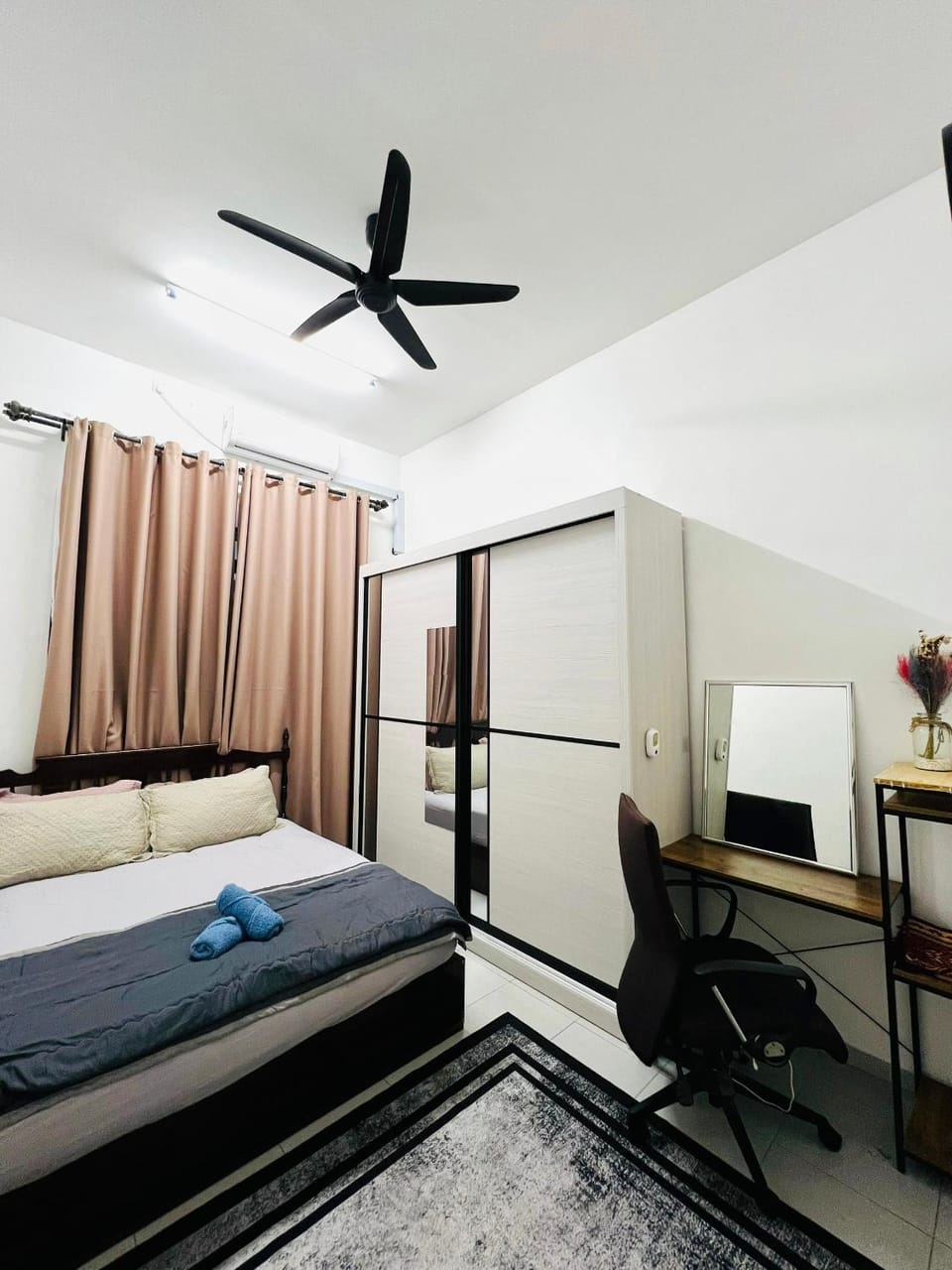 Bed, Photo of the whole room, Bedroom, air conditioner