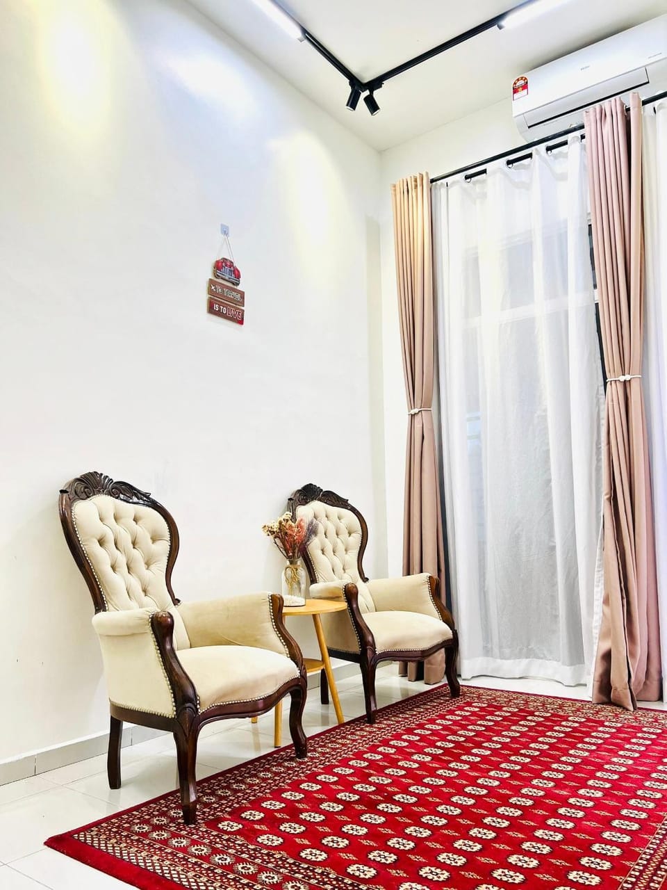 Living room, Seating area
