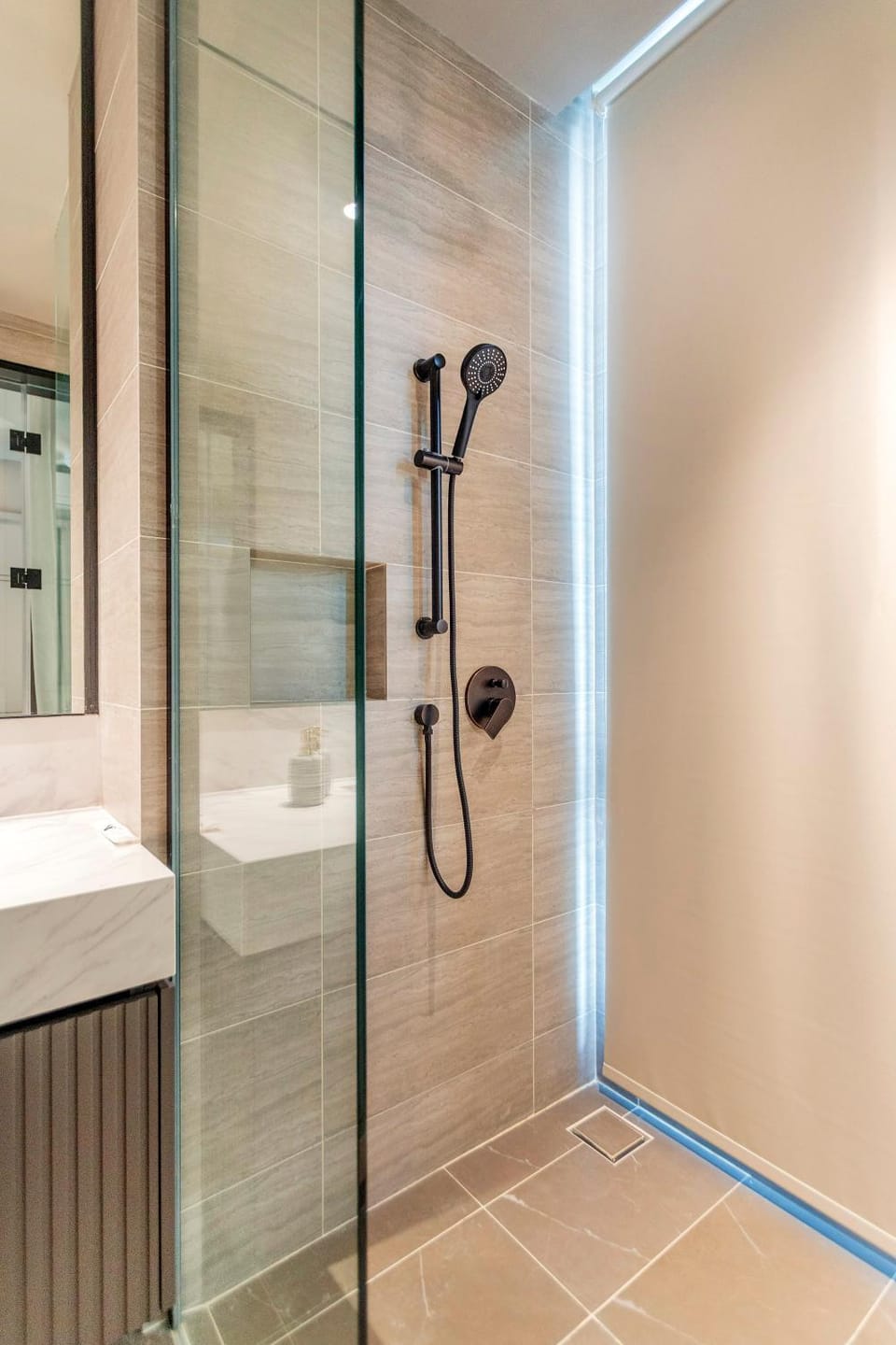 Shower, Toilet