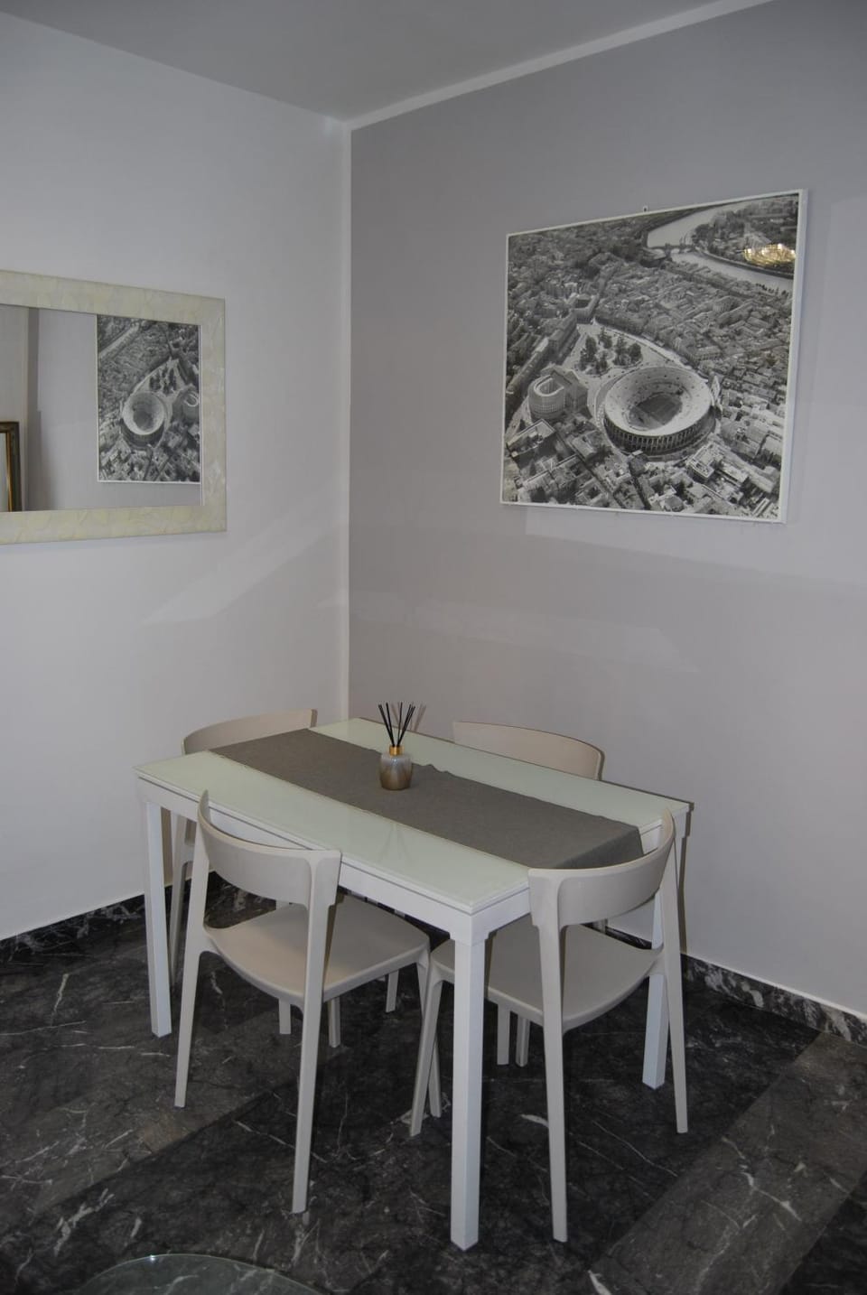 Seating area, Dining area