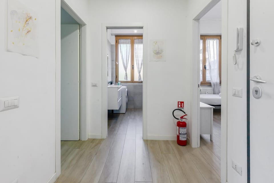 Lux Apartment Near Center 2 Bedrooms Free parking Apartment in Monza