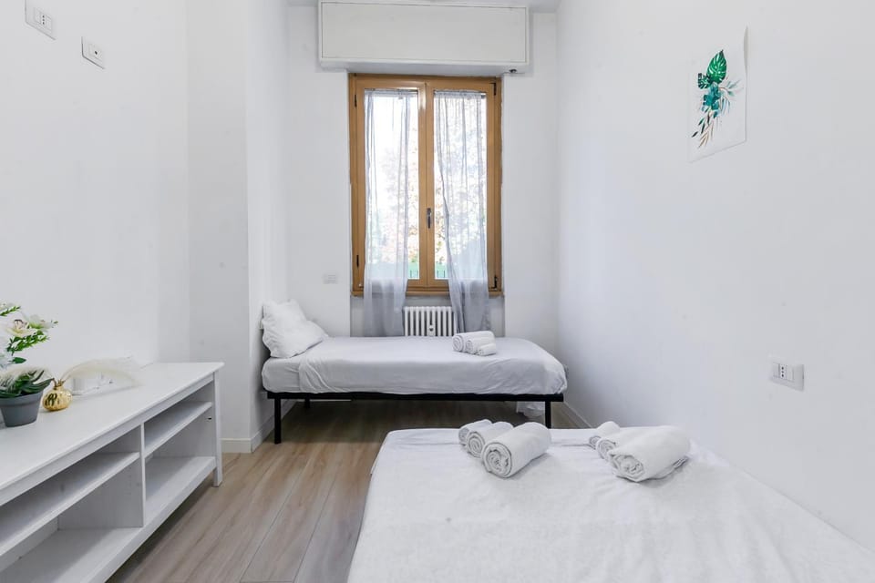 Lux Apartment Near Center 2 Bedrooms Free parking Apartment in Monza