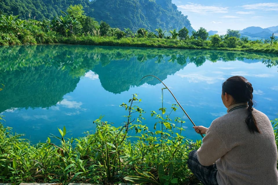 Nearby landmark, Spring, Day, People, Natural landscape, Guests, Lake view, Mountain view, River view, group of guests