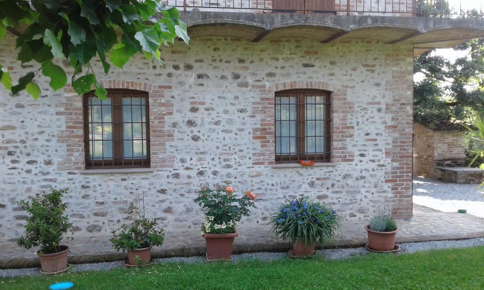 Cascina Stralla Bed and Breakfast in Liguria